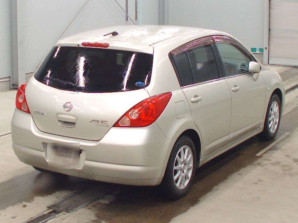 NISSAN TIIDA