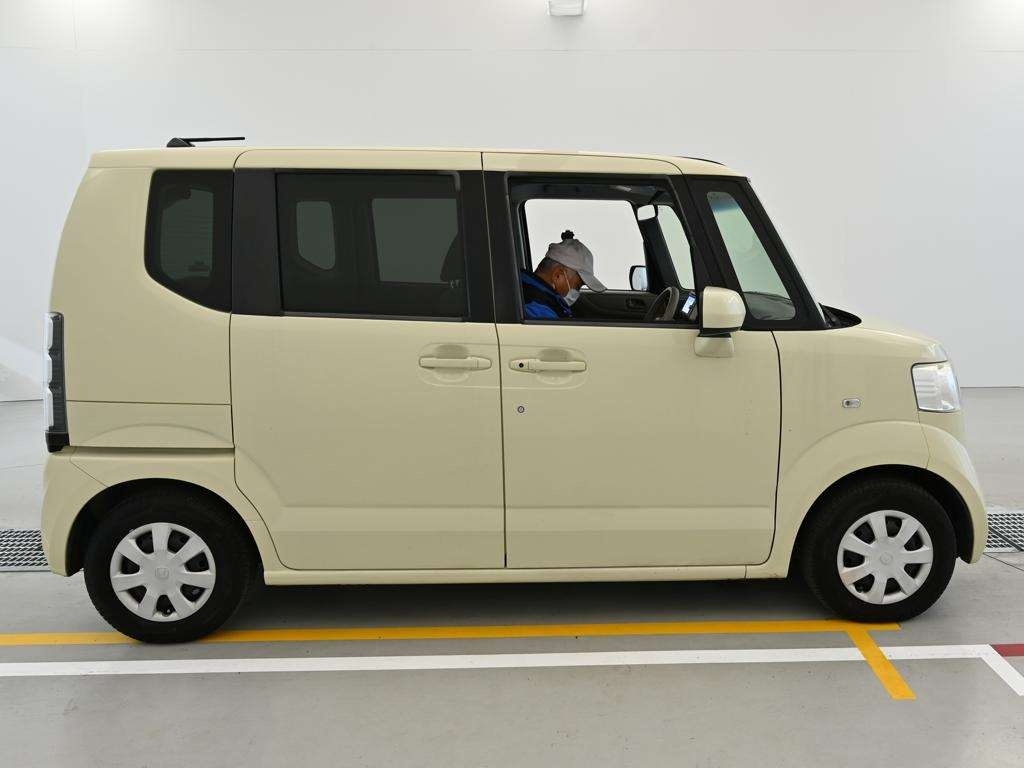 HONDA N-BOX