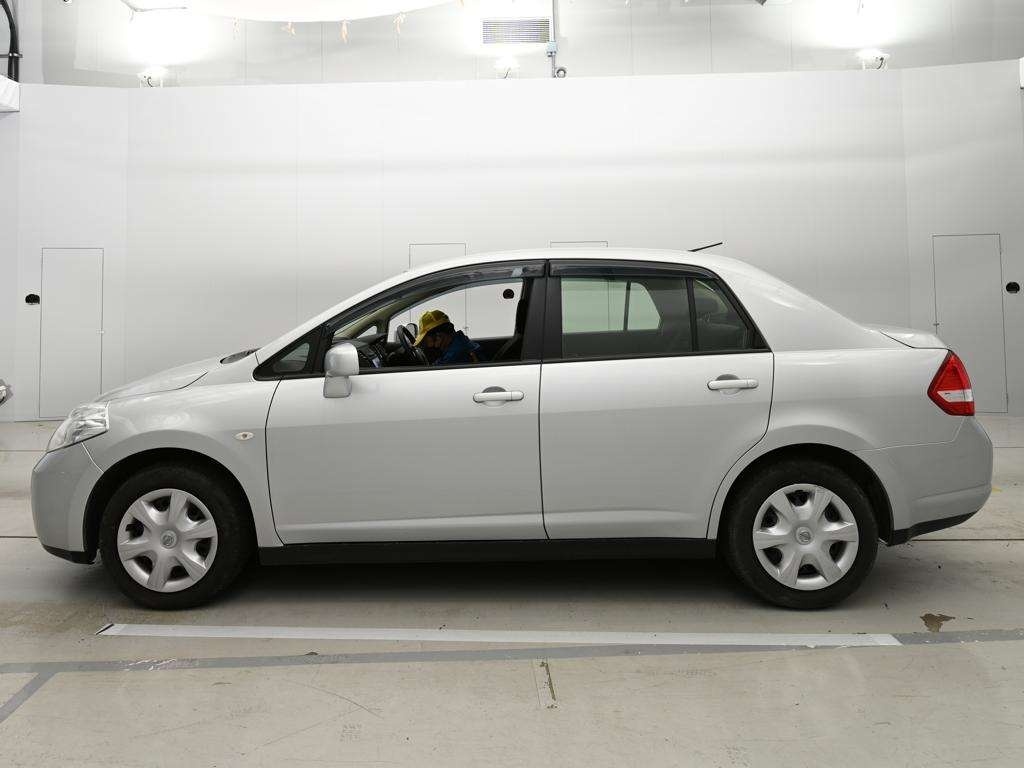 NISSAN TIIDA LATIO