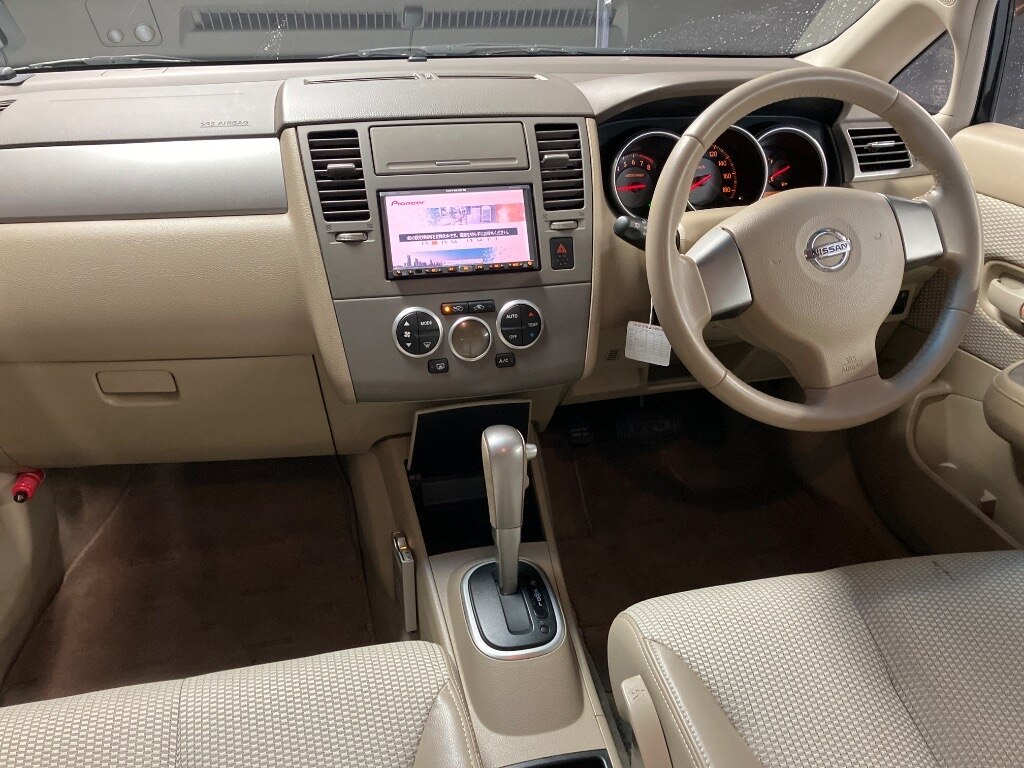 NISSAN TIIDA
