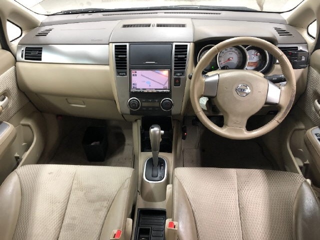 NISSAN TIIDA