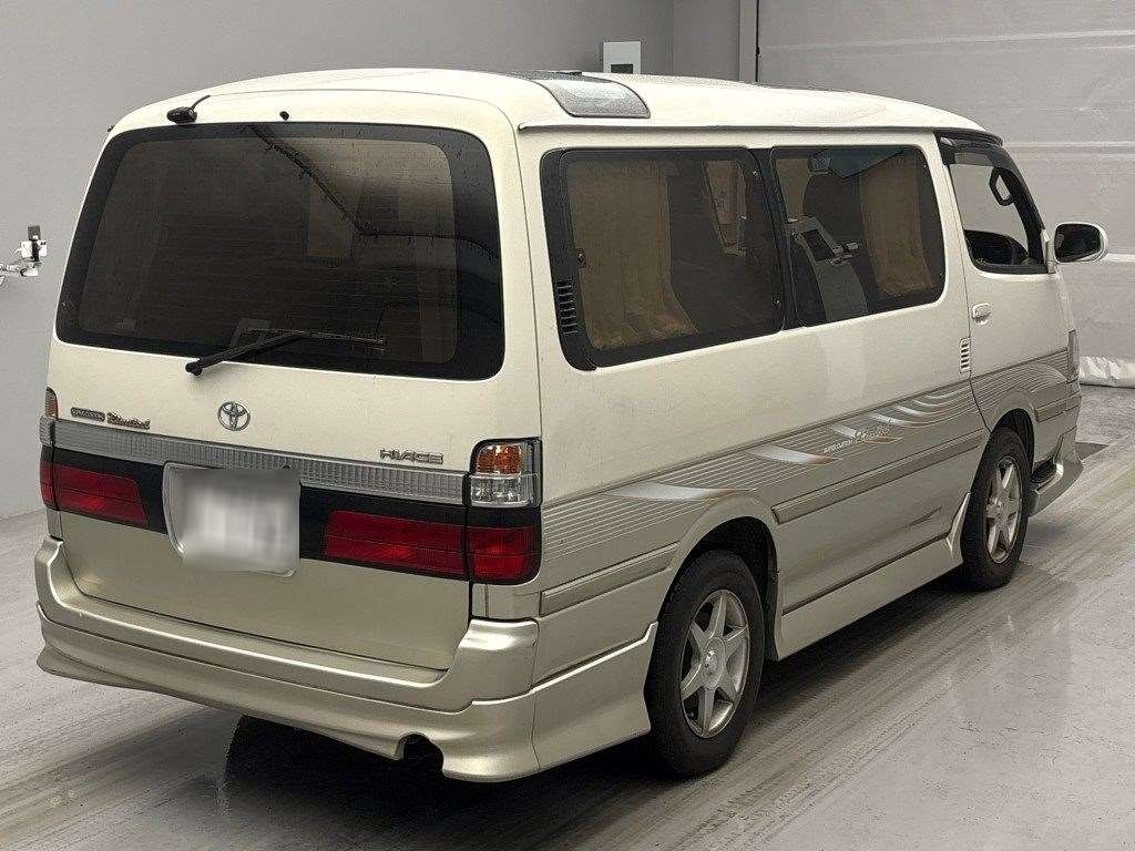 TOYOTA HIACE