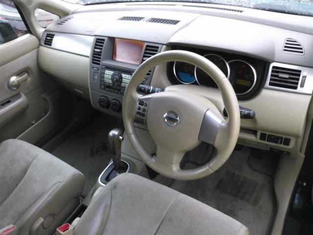 NISSAN TIIDA