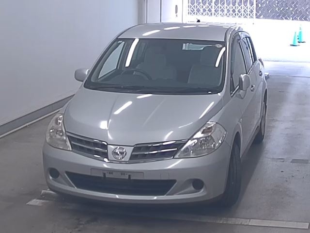 NISSAN TIIDA
