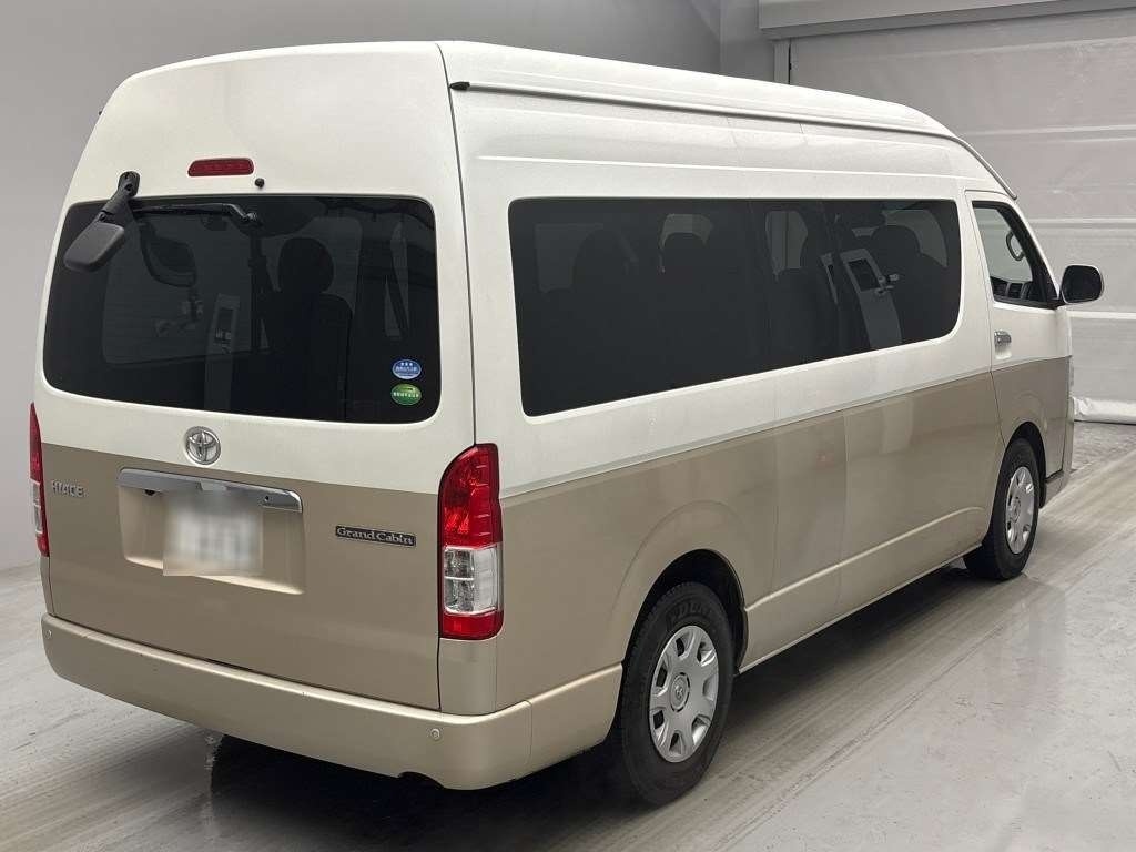 TOYOTA HIACE
