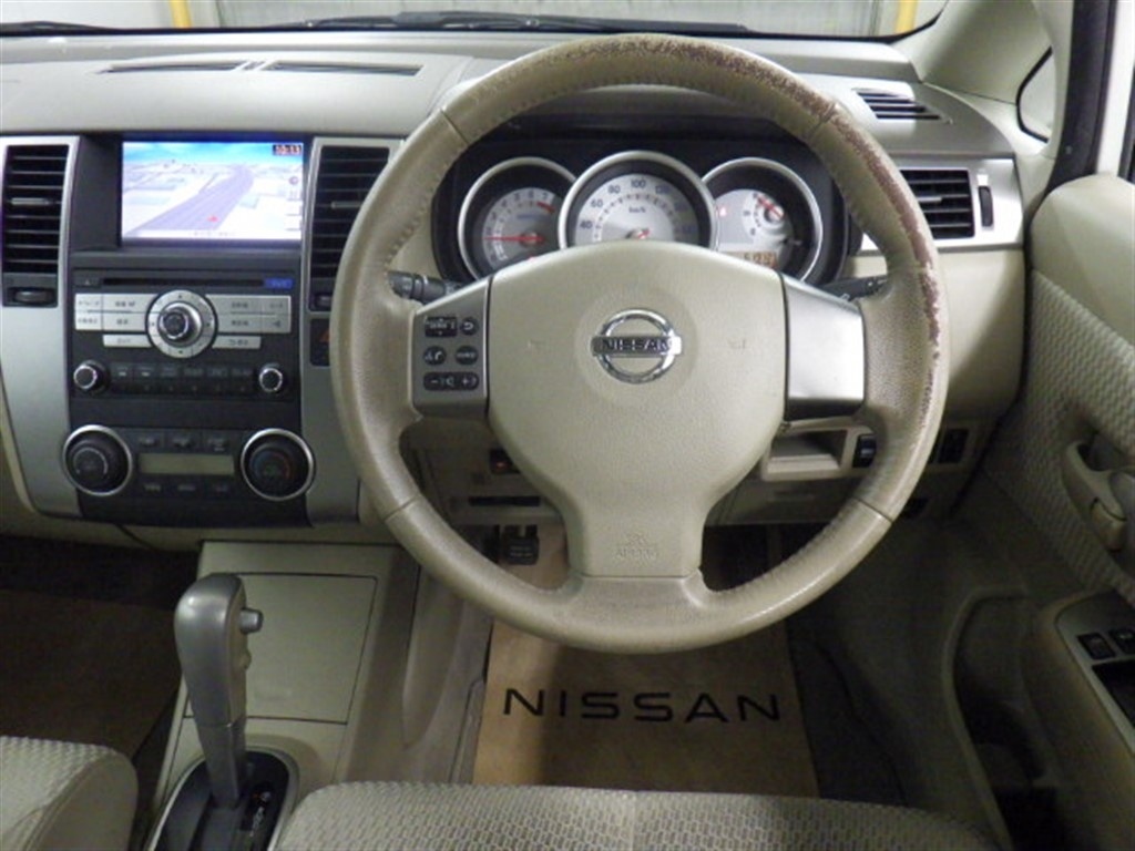 NISSAN TIIDA