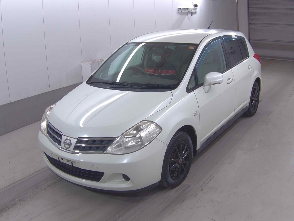 NISSAN TIIDA