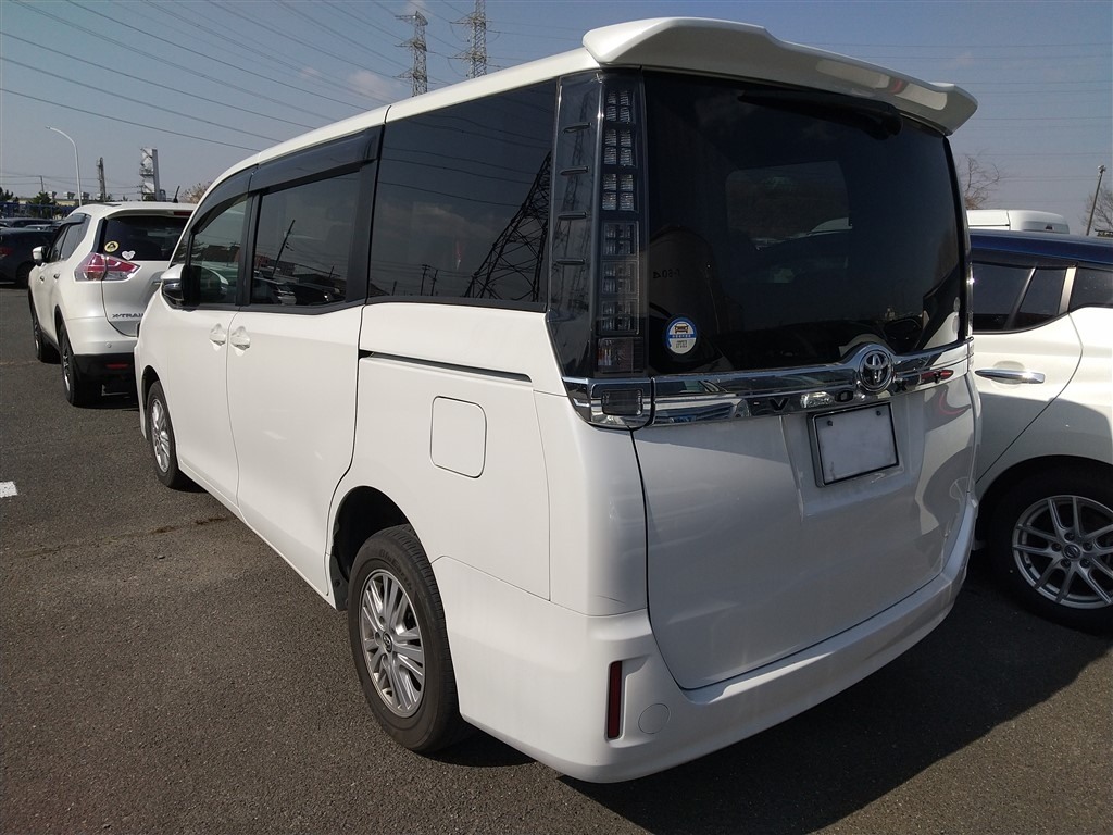 TOYOTA VOXY