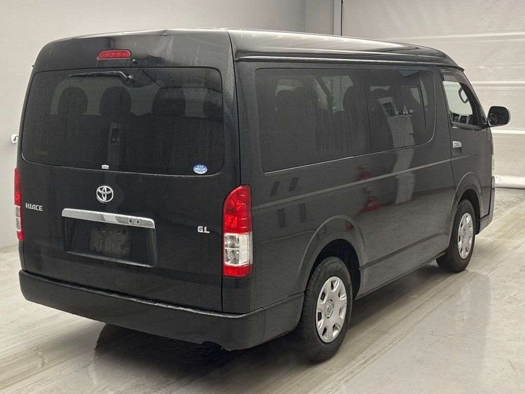 TOYOTA HIACE