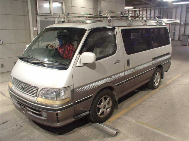 TOYOTA HIACE
