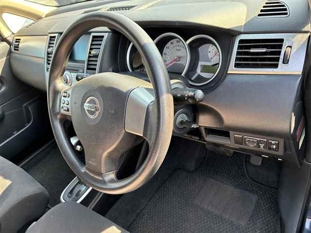 NISSAN TIIDA