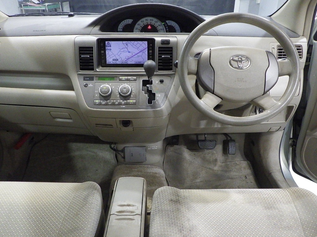 TOYOTA RAUM