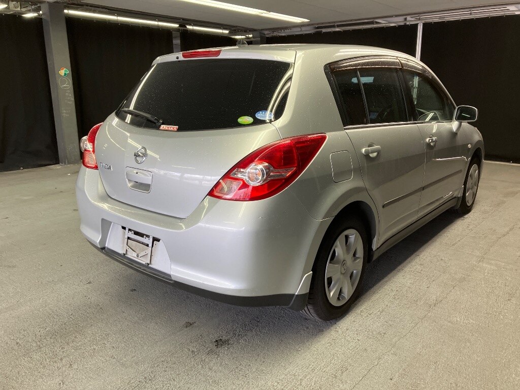 NISSAN TIIDA