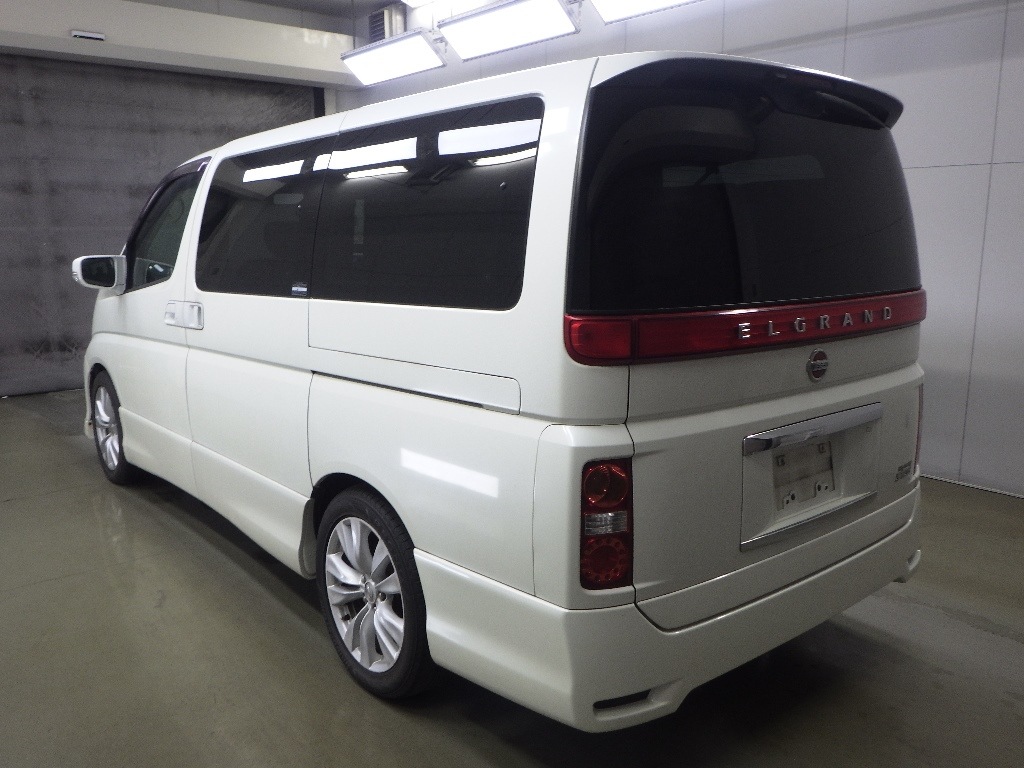 NISSAN ELGRAND