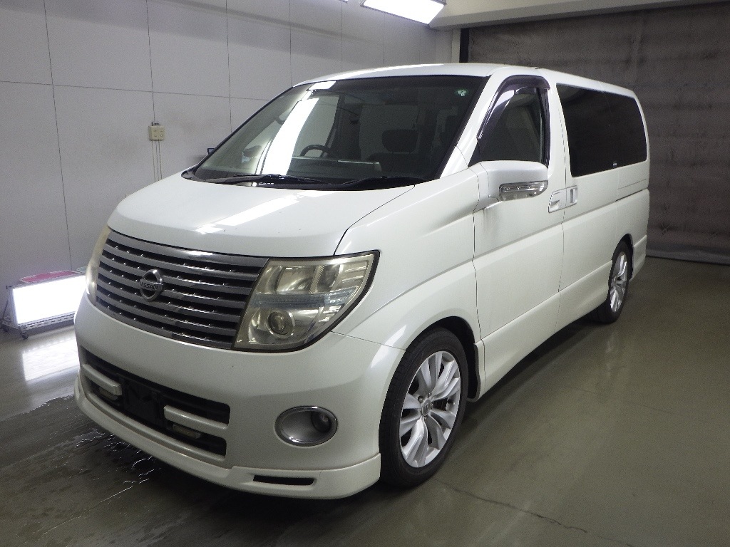 NISSAN ELGRAND