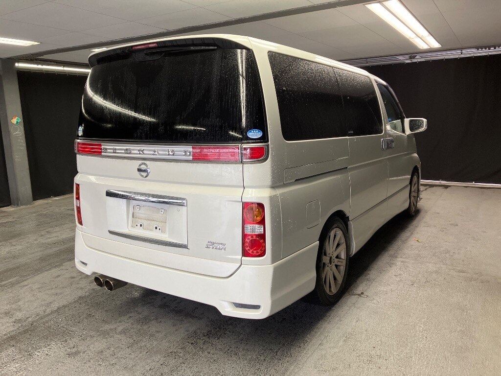 NISSAN ELGRAND