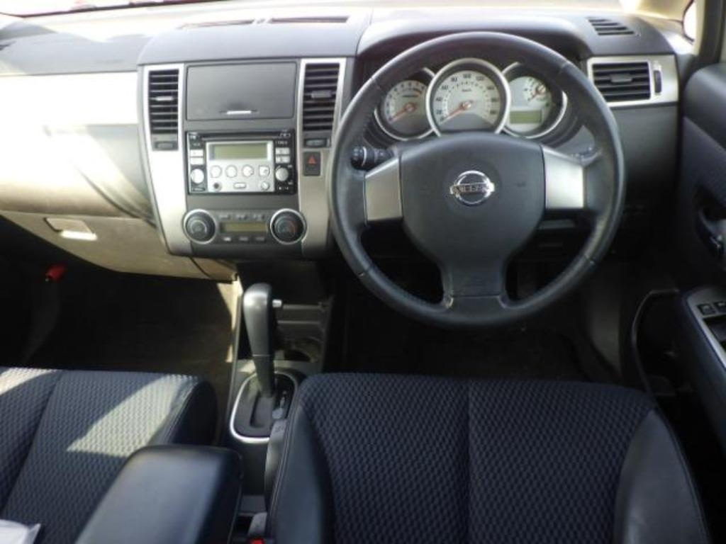 NISSAN TIIDA