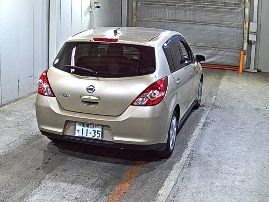 NISSAN TIIDA