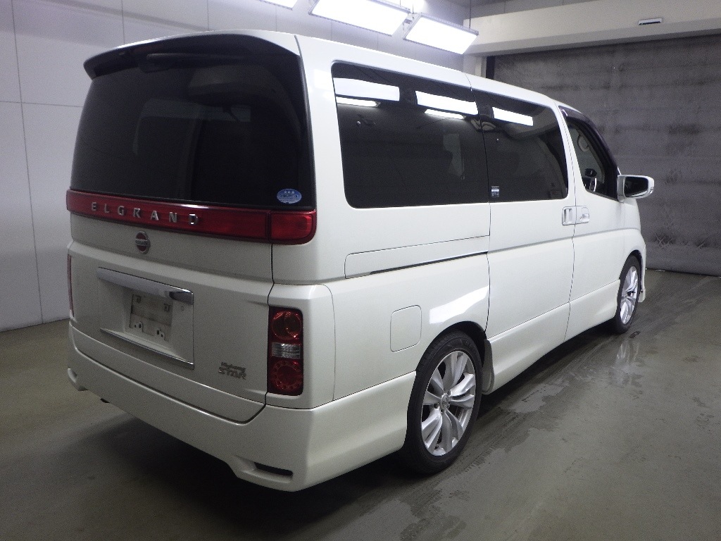NISSAN ELGRAND