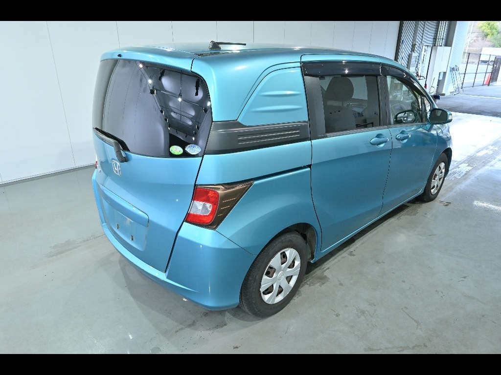 HONDA FREED SPIKE