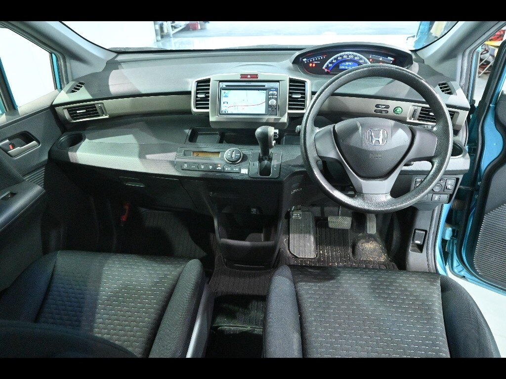 HONDA FREED SPIKE