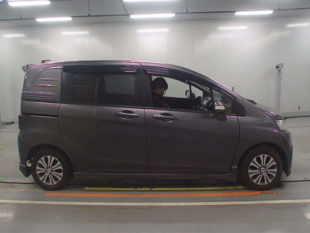 HONDA FREED SPIKE