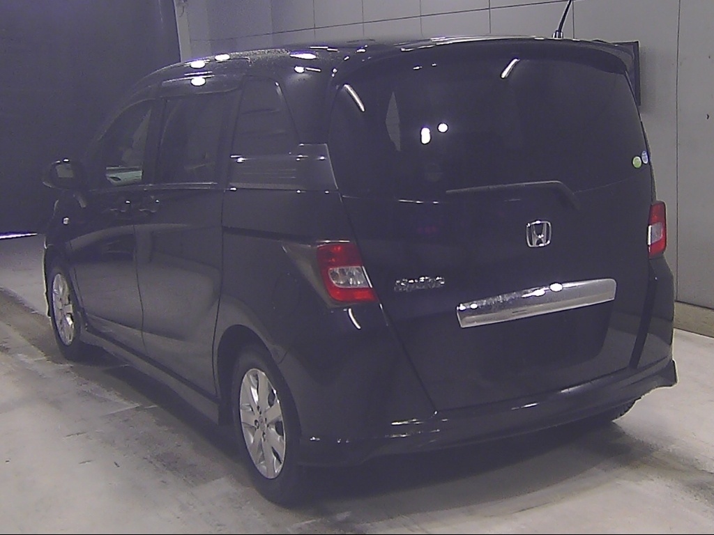 HONDA FREED SPIKE