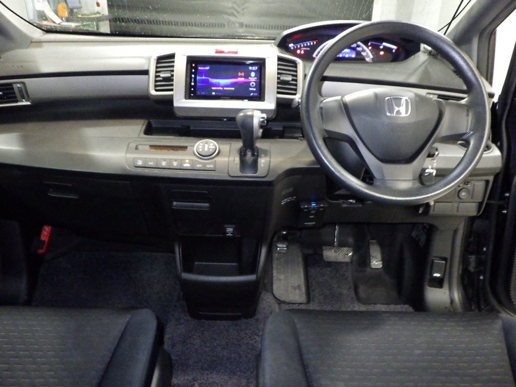 HONDA FREED SPIKE