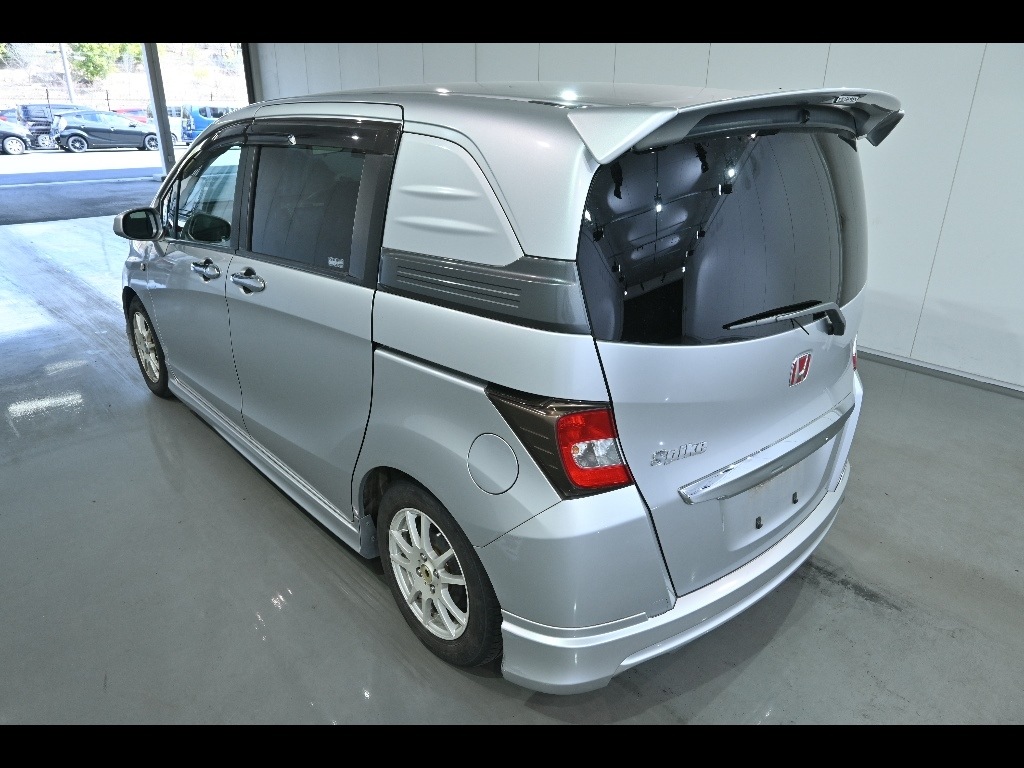 HONDA FREED SPIKE