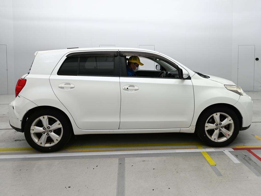 TOYOTA IST