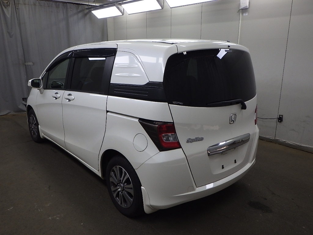HONDA FREED SPIKE
