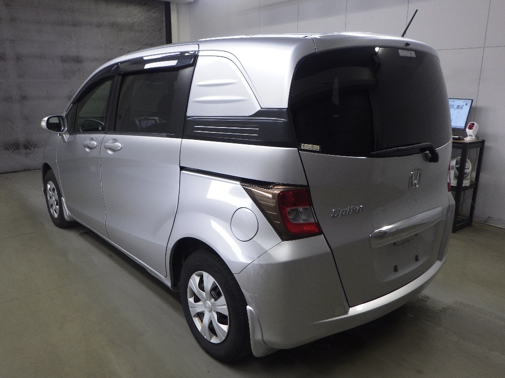 HONDA FREED SPIKE