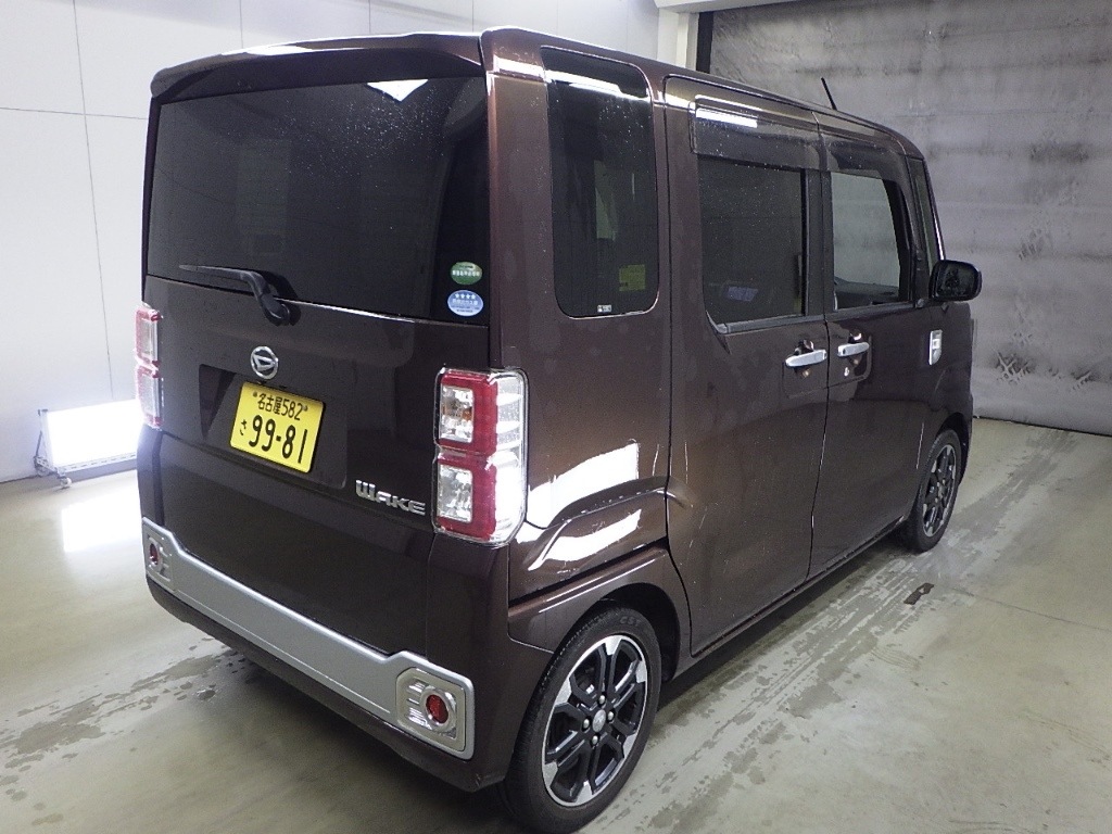 DAIHATSU WAKE