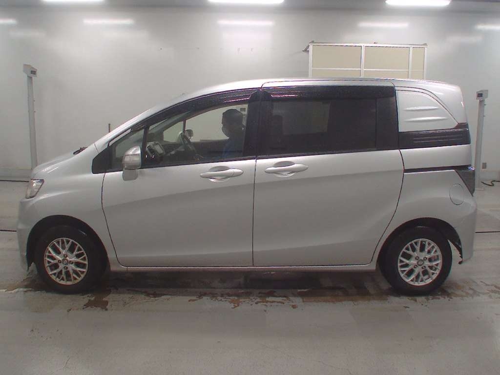 HONDA FREED SPIKE