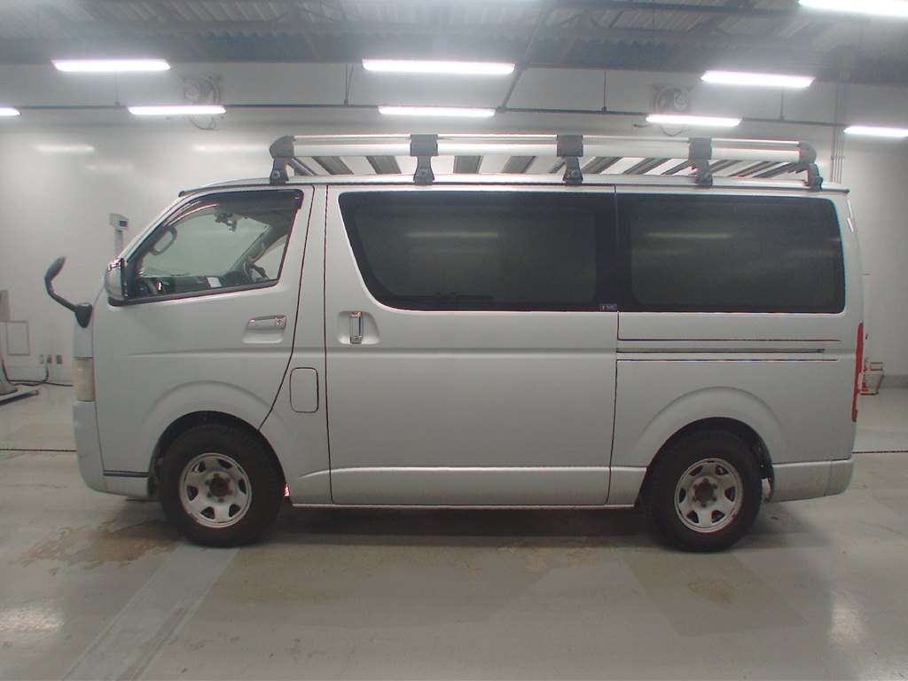 TOYOTA REGIUS ACE