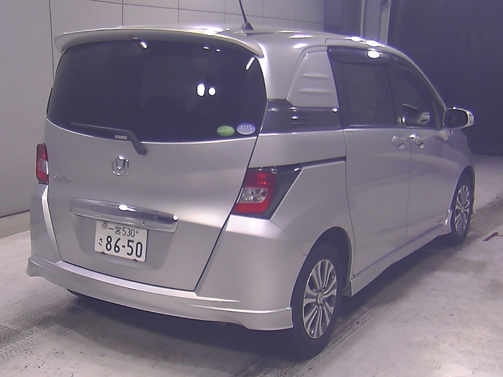 HONDA FREED SPIKE