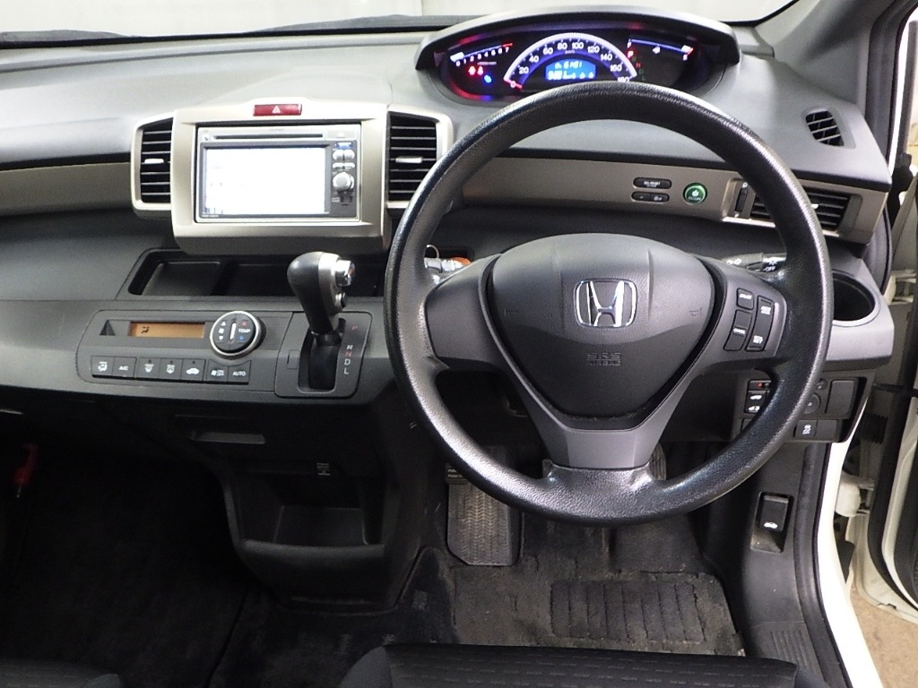 HONDA FREED SPIKE