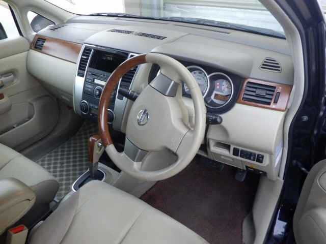 NISSAN TIIDA LATIO