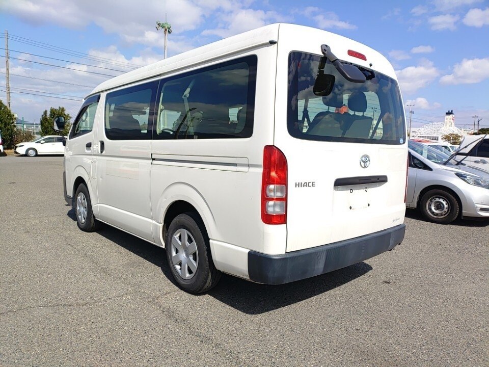 TOYOTA HIACE