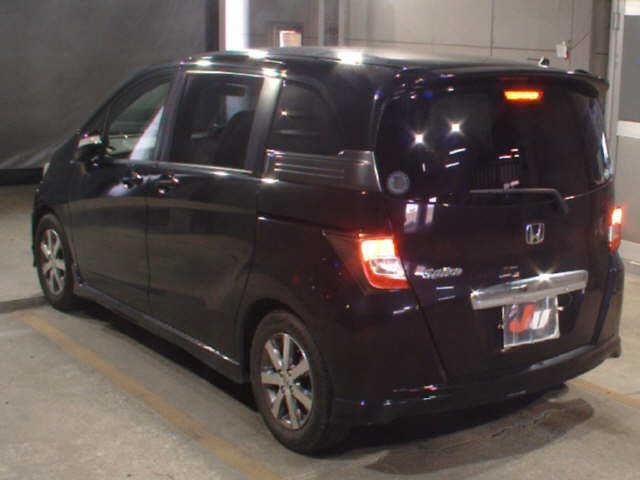 HONDA FREED SPIKE