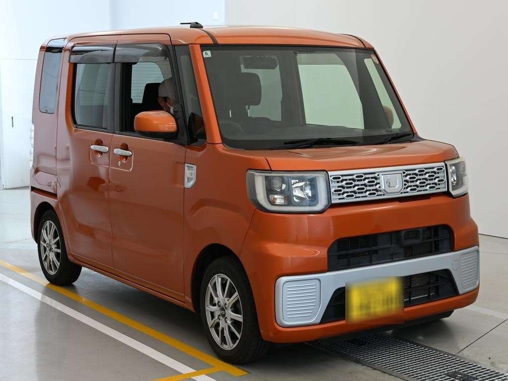 DAIHATSU WAKE