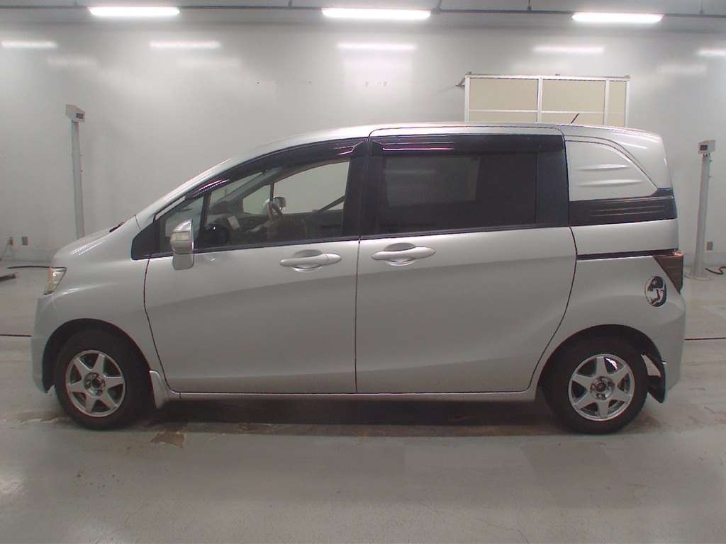 HONDA FREED SPIKE