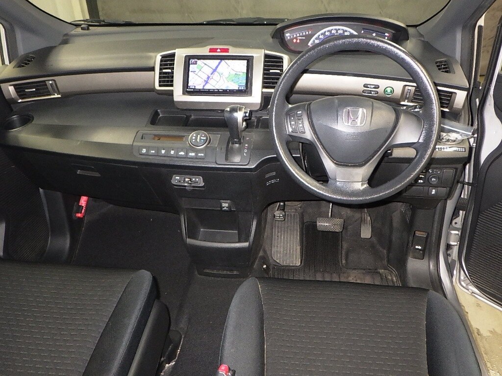 HONDA FREED SPIKE