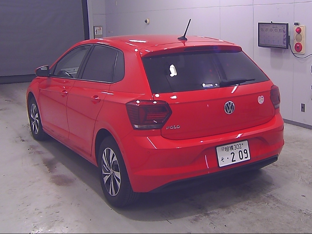 VOLKSWAGEN POLO