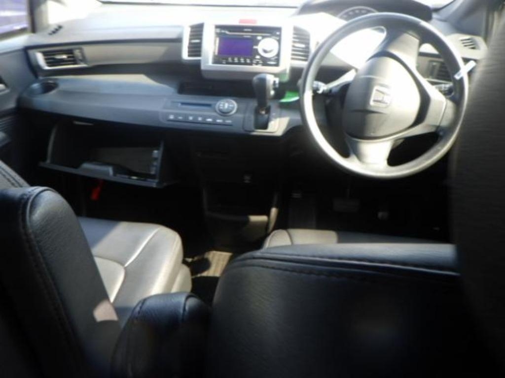 HONDA FREED SPIKE