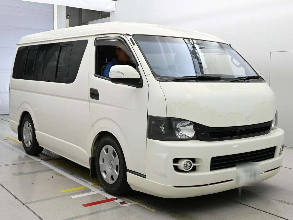 TOYOTA HIACE