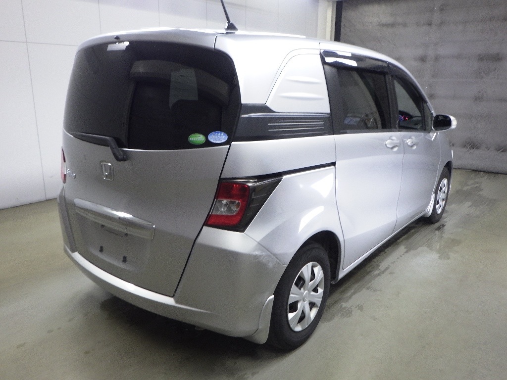 HONDA FREED SPIKE