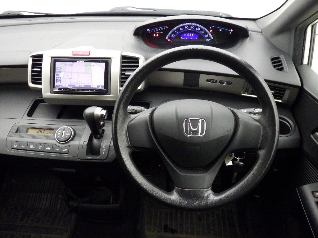 HONDA FREED SPIKE