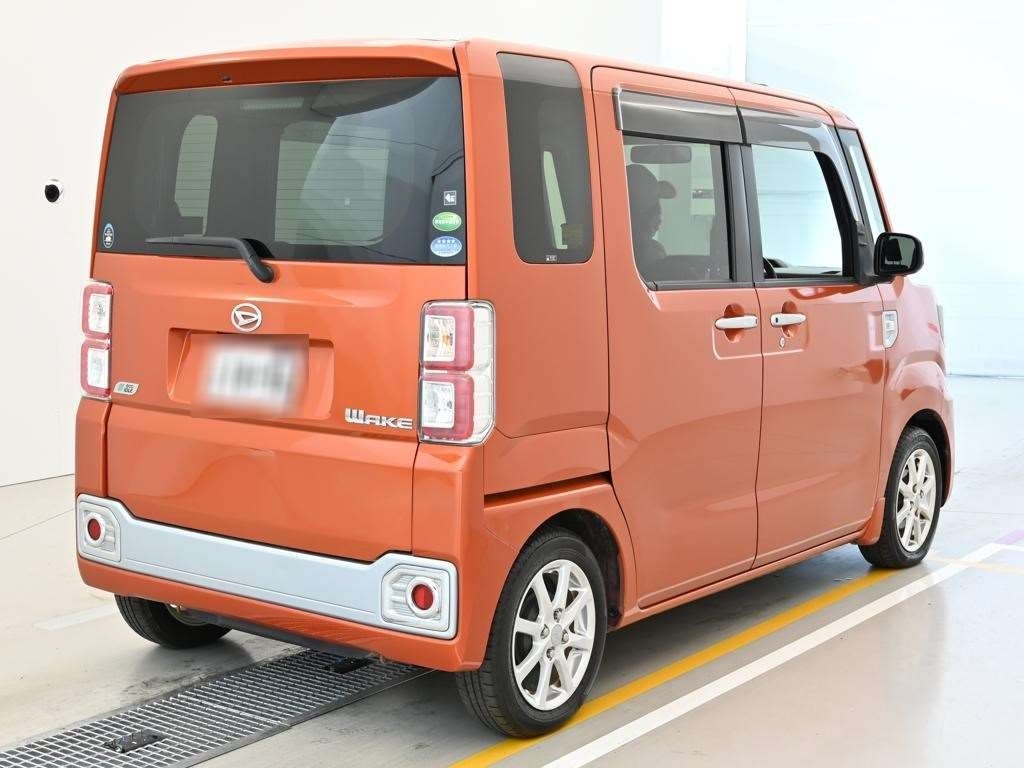 DAIHATSU WAKE