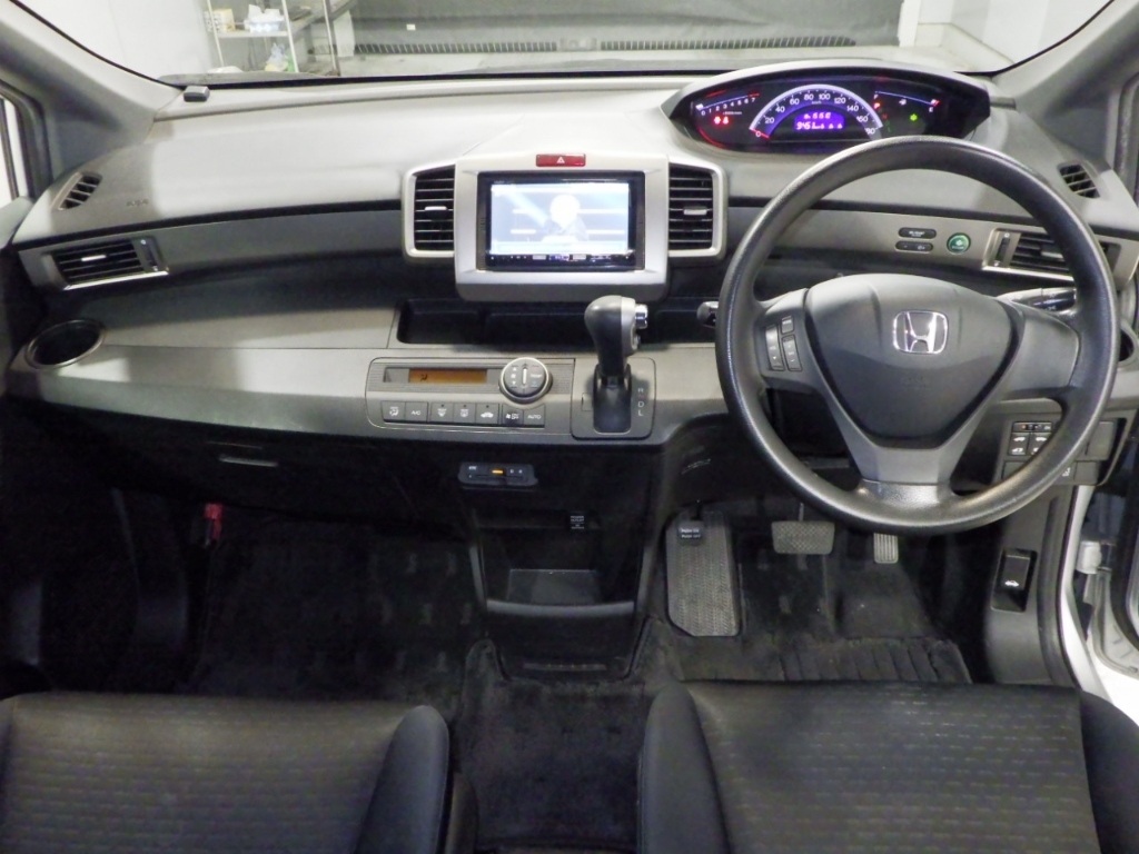 HONDA FREED SPIKE